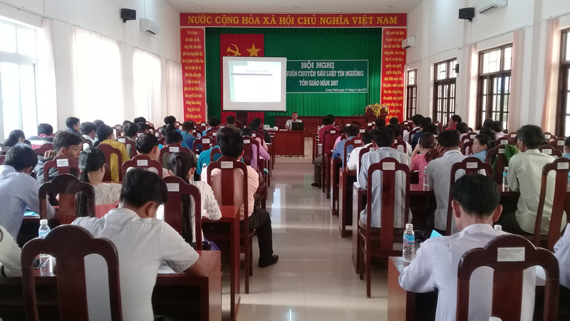 tap huan luat tin nguong ton giao.jpg